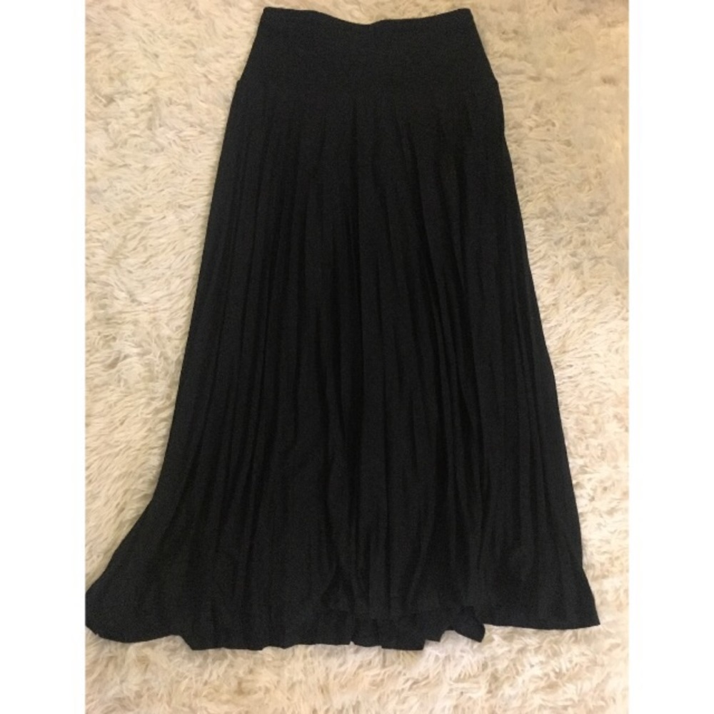 Black pleated Topshop maxi skirt